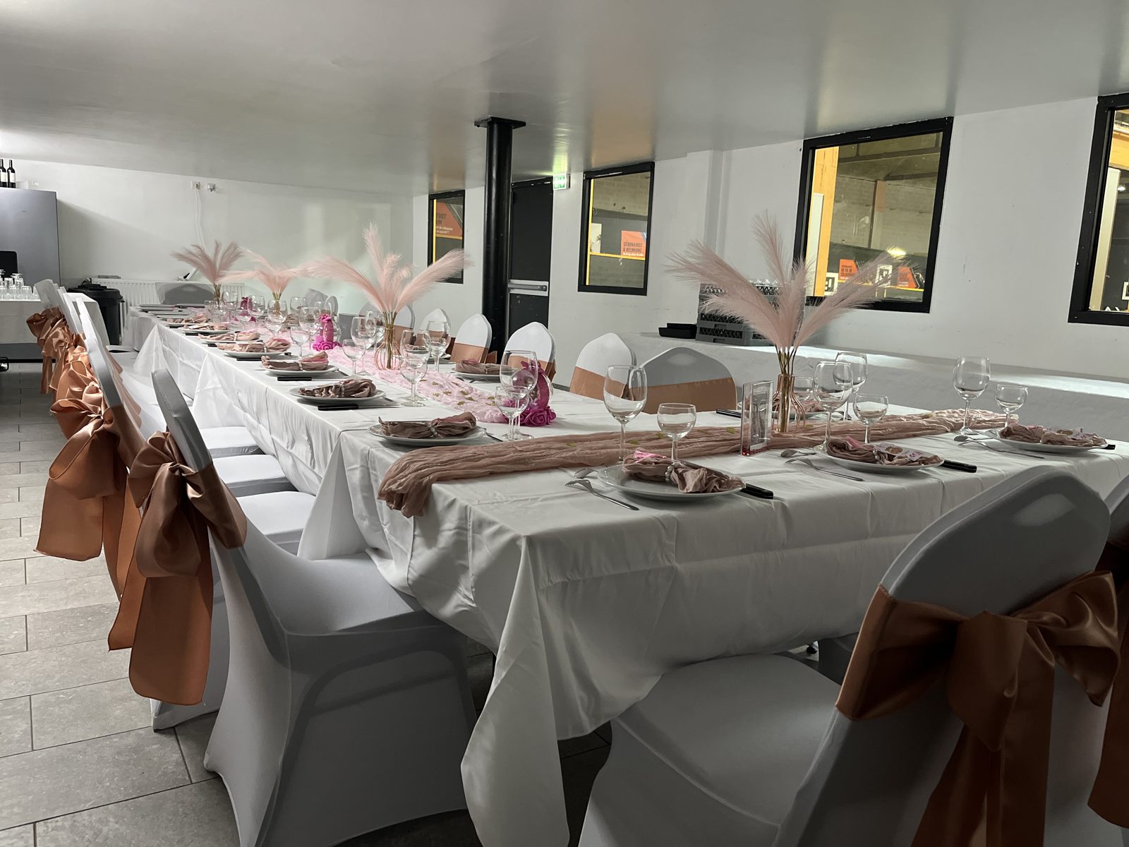 Salle Dionysos dressée pour une réception familiale chez Team Square