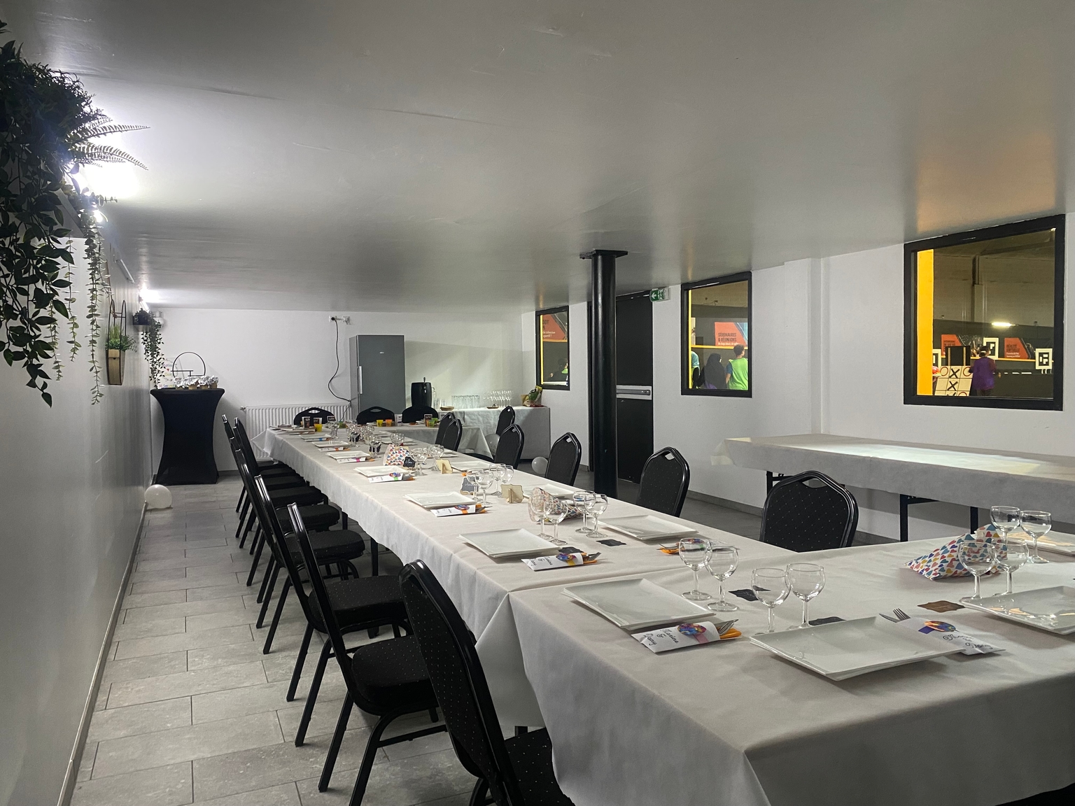 Salle Dionysos préparée pour une réception de communion chez Team Square